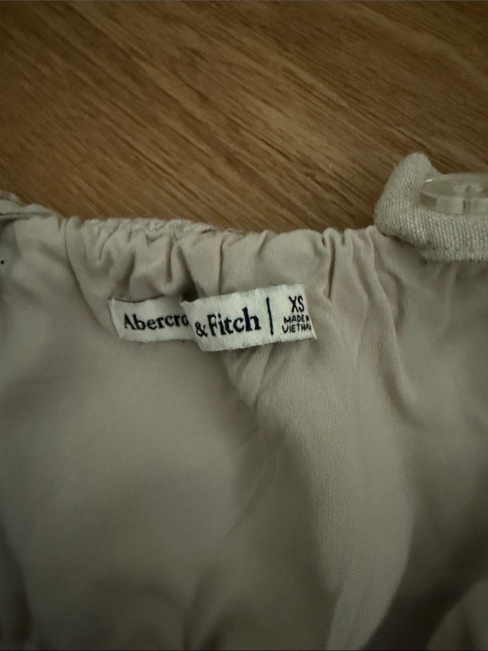 Cropped Neutral Linen Top - Picture 3 of 3